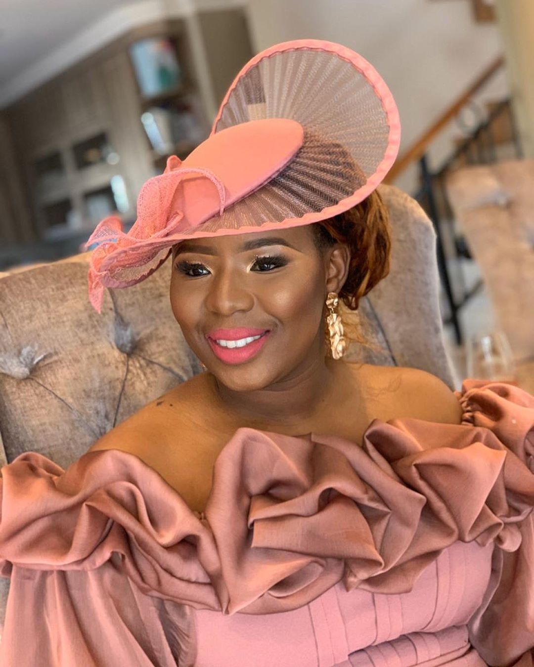 Mother of the Bride Fascinator: Elegant Styles and Outfit Matching Tips