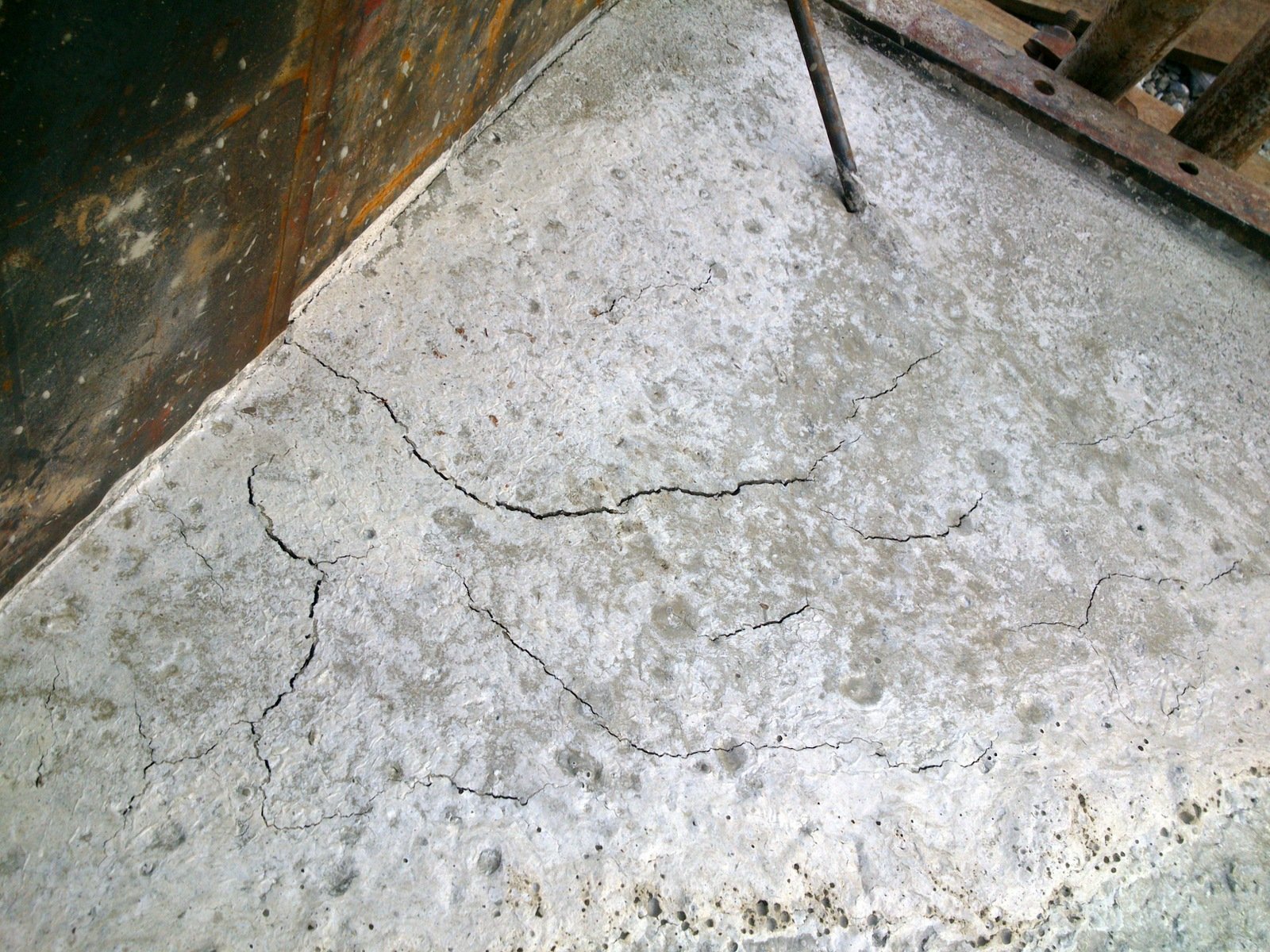 Drying Time of Cement: Setting vs Curing Explained