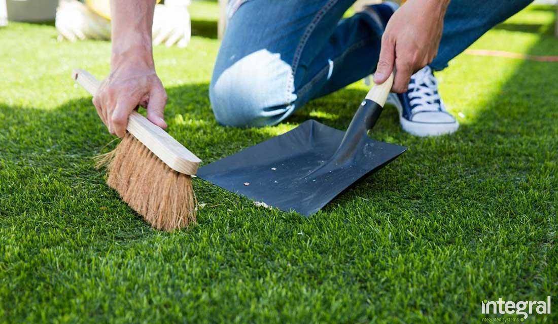 Best Brush for Artificial Grass: Cleaning and Maintenance Guide