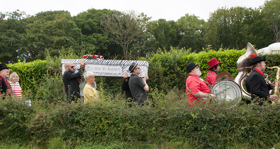 How Do You Carry a Coffin? Surprising Etiquette and Practical Advice