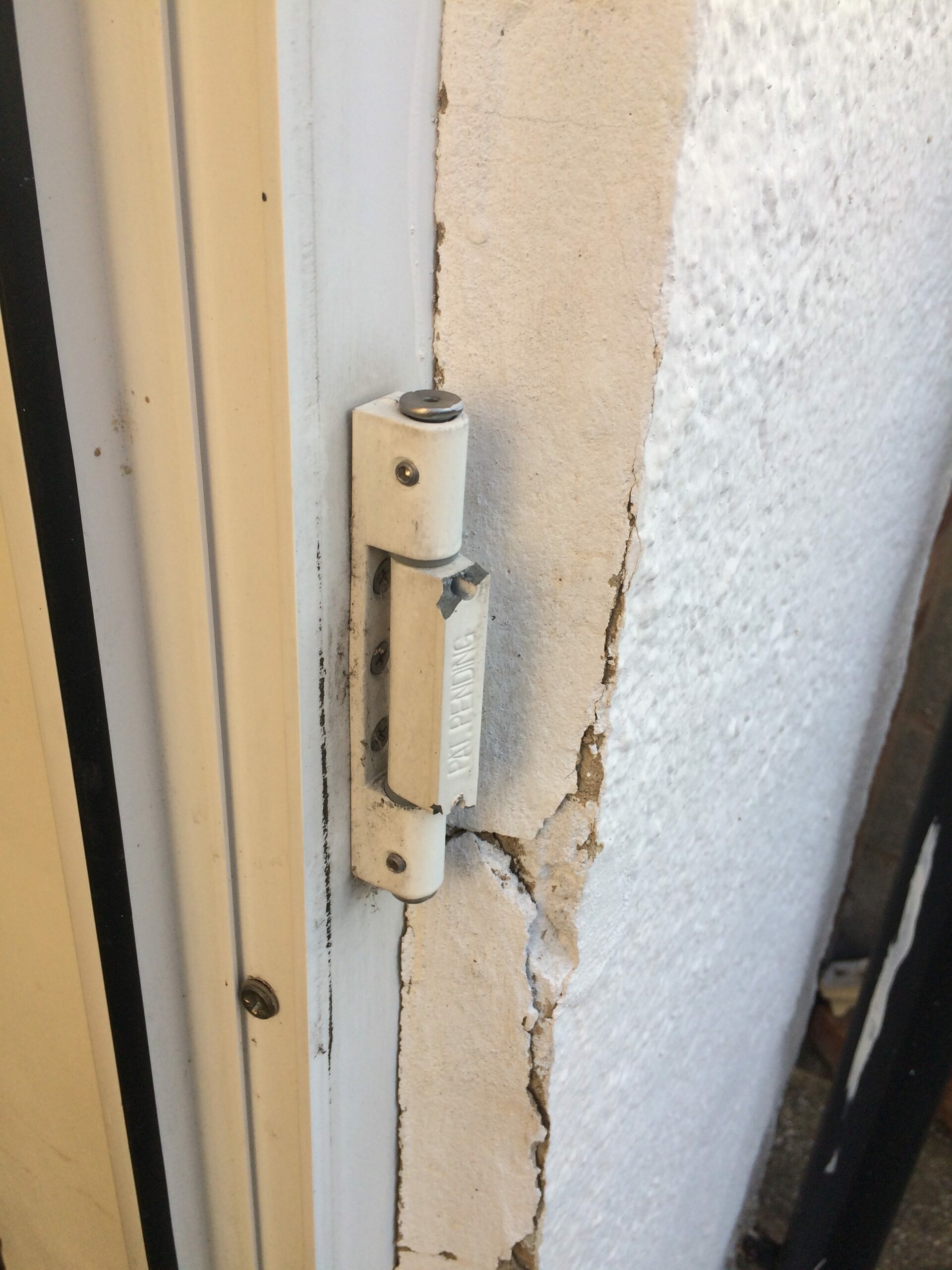 uPVC Door Hinges Replacement: Adjustment Costs and DIY Tips